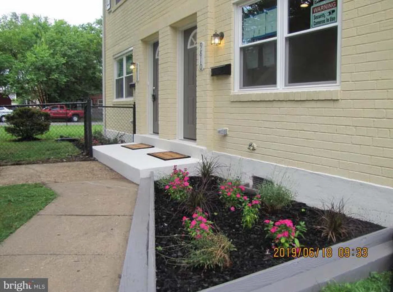 2 bed, 864 sqft, $1,995 — Photo 1
