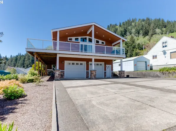 303 8th St, Garibaldi, OR 97118