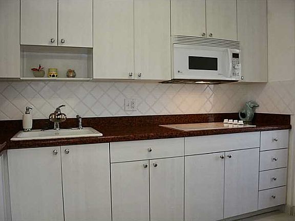 5th image of 2731 NE 14th St #811
