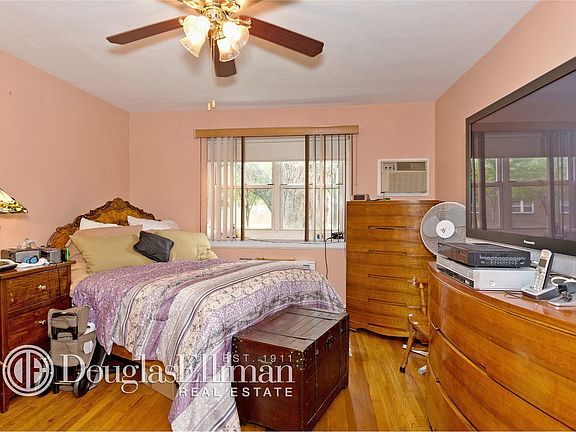 4th image of 22442 Kingsbury Ave #A