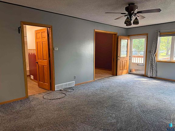 5th image of 610 E 3rd St