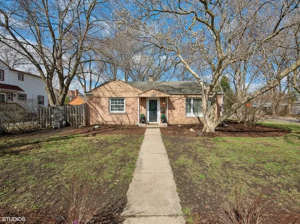 520 E Lincoln Ave, Libertyville, IL 60048