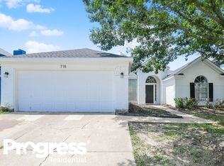 718 Gentry Dr, Arlington, TX 76018