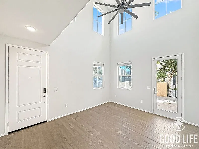 5 bed, 4.0 bath, 2069 sqft, $4,400 — Photo 2