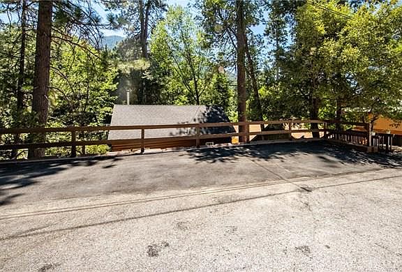 5th image of 5905 Robin Oak Dr
