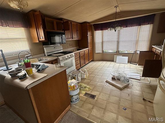 4th image of 416 Red Bird St