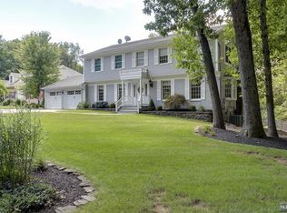 11 Goose Cove Ln, Ramsey, NJ 07446