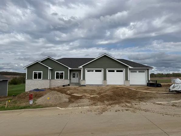 1106 Ione Dr, Peosta, IA 52068