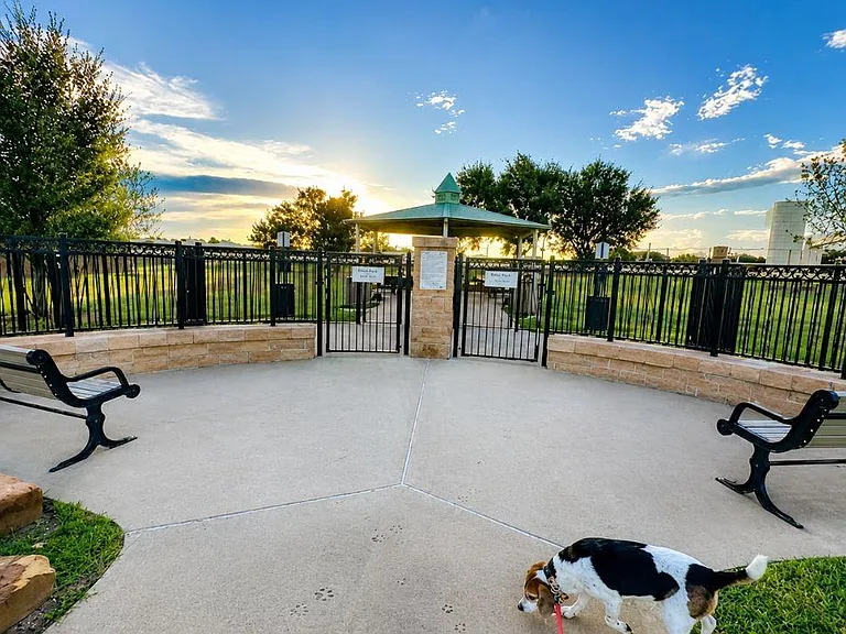 2719 Riverhollow Ln — Photo 28