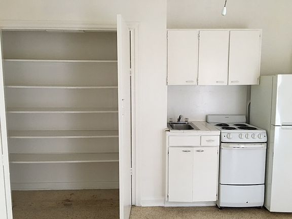 3rd image of 306 N Lakeside Ct APT B3