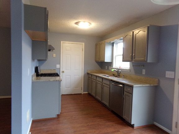3rd image of 329 White Birch Ct