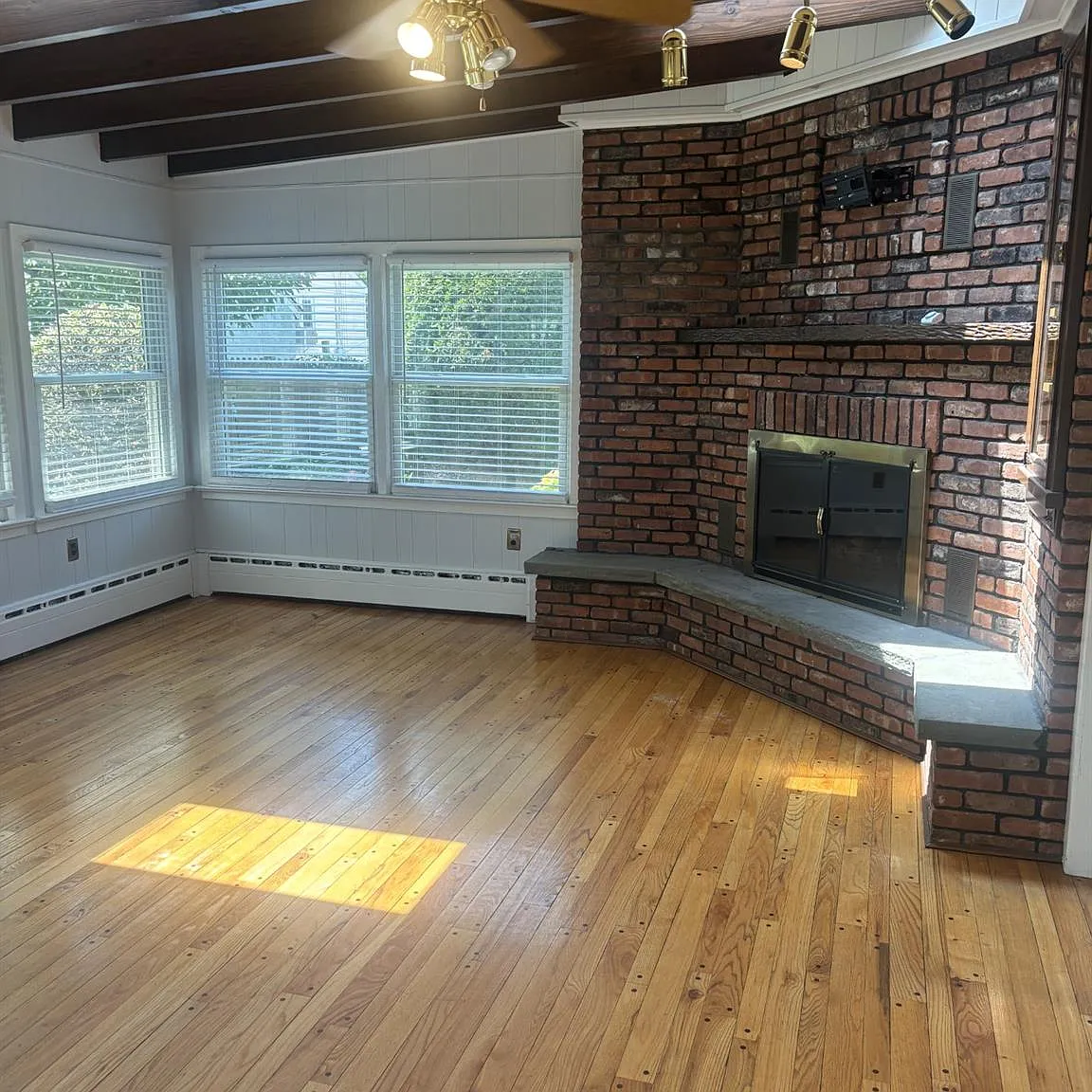 4 bed, 2.5 bath, 2152 sqft, $7,500 — Photo 4