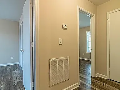 1352 N Hampton Rd — Photo 5
