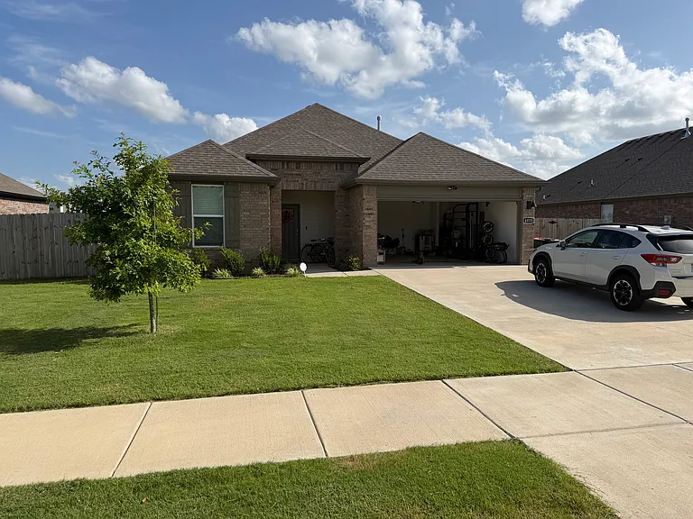 4033 Aryana Ave — Photo 1