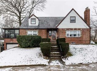21806 Peck Ave, Queens Village, NY 11427