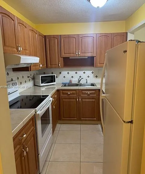 9301 SW 92nd Ave #210-C — Photo 3