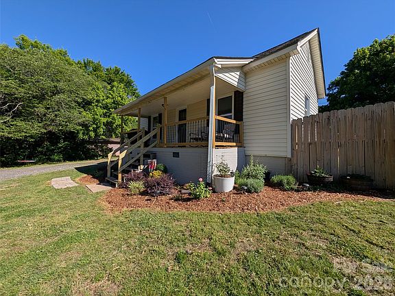 3rd image of 3462 Roberta Rd