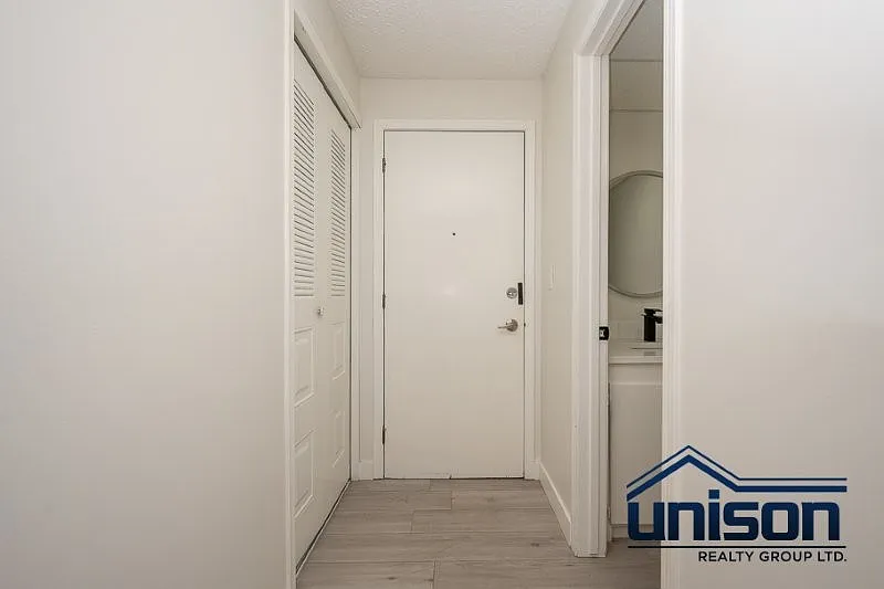 3 bed, 1.5 bath, 881 sqft, $1,800 — Photo 2