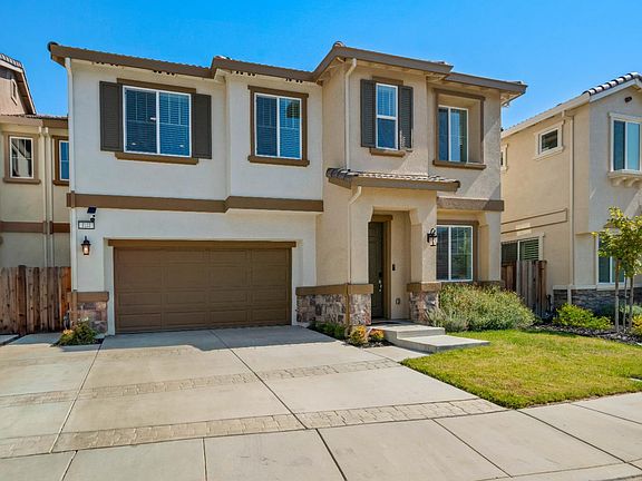 4th image of 844 Crescendo Street