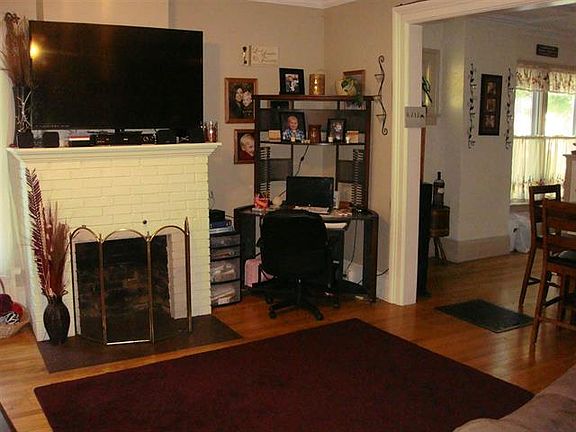 3rd image of 400 Elizabeth St
