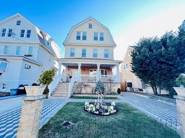 1st image of 218 Beach 118 St