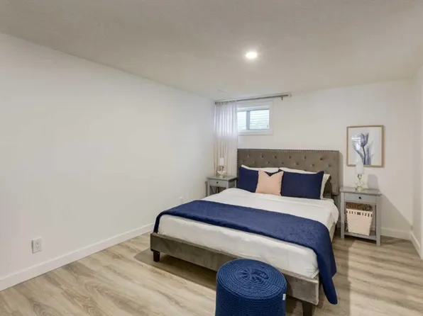 64 W Whitefield Cres NE #6, Calgary, AB T1Y 5K1