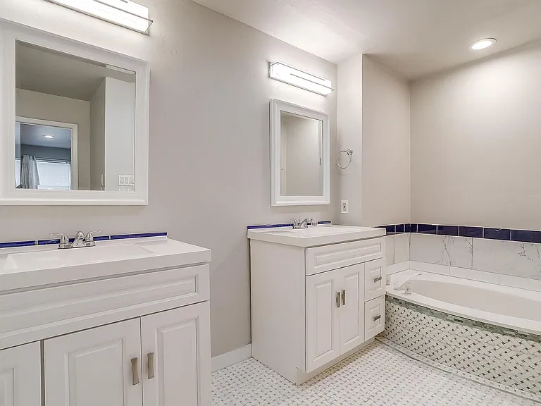5947 Chimney Wood Cir — Photo 28