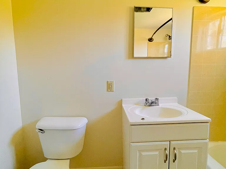 72 Heineberg Dr #100 — Photo 36