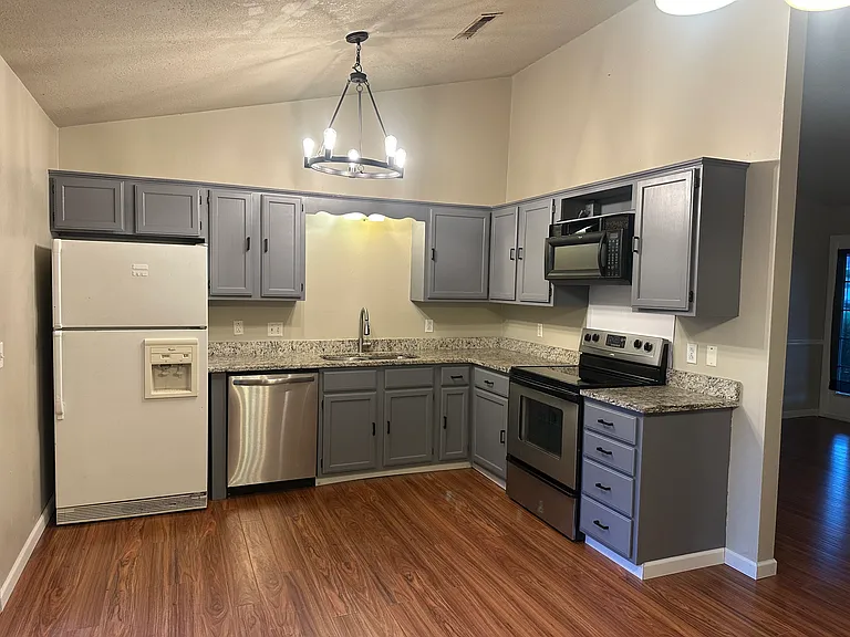 515 Del Cir — Photo 3