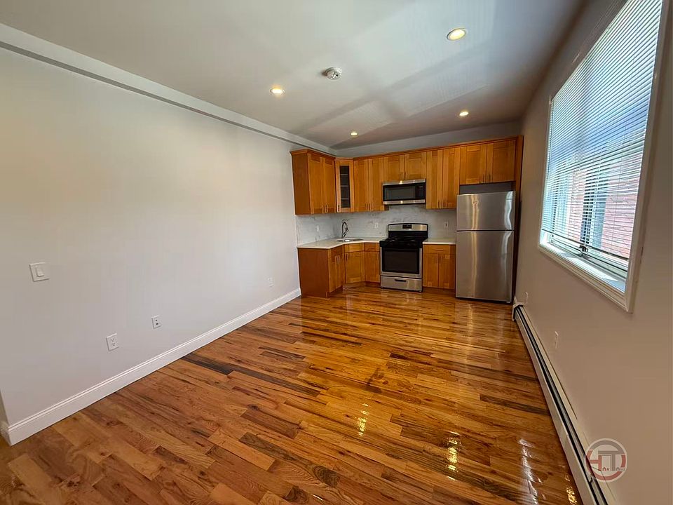 1st image of 780 Morris Park Ave #2R
