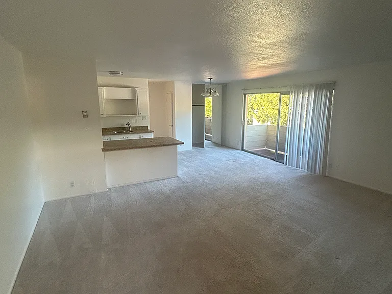 Spanish Castle Apartments — Photo 5