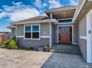 412 E 2nd St, Nooksack, WA 98276