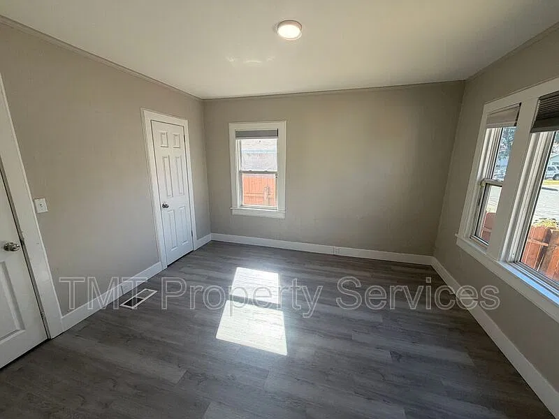 3 bed, 2.0 bath, 1500 sqft, $2,400 — Photo 4