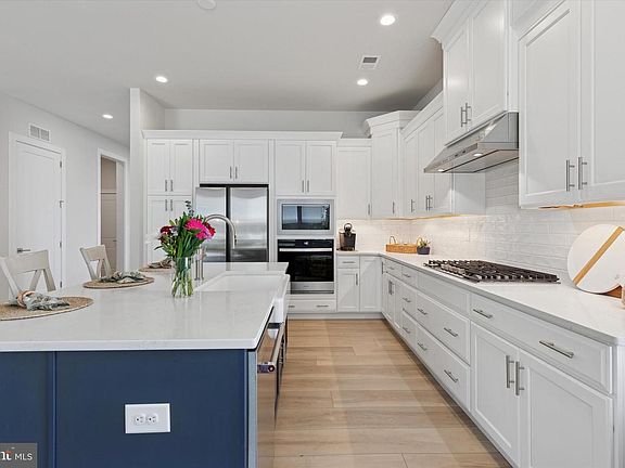 4th image of 249 Rush Ln