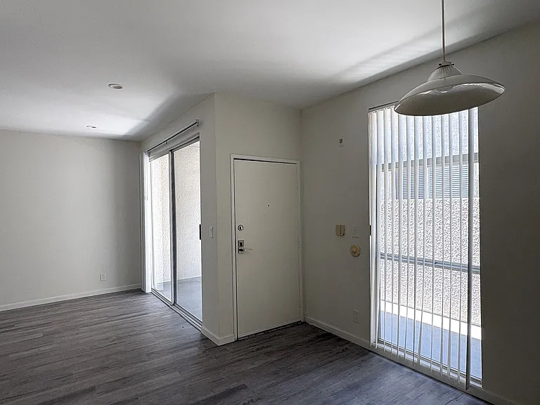 2481 S Corinth Ave — Photo 13