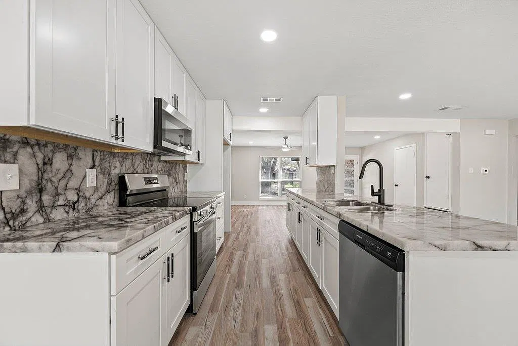 3 bed, 2.0 bath, 1722 sqft, $2,000 — Photo 1