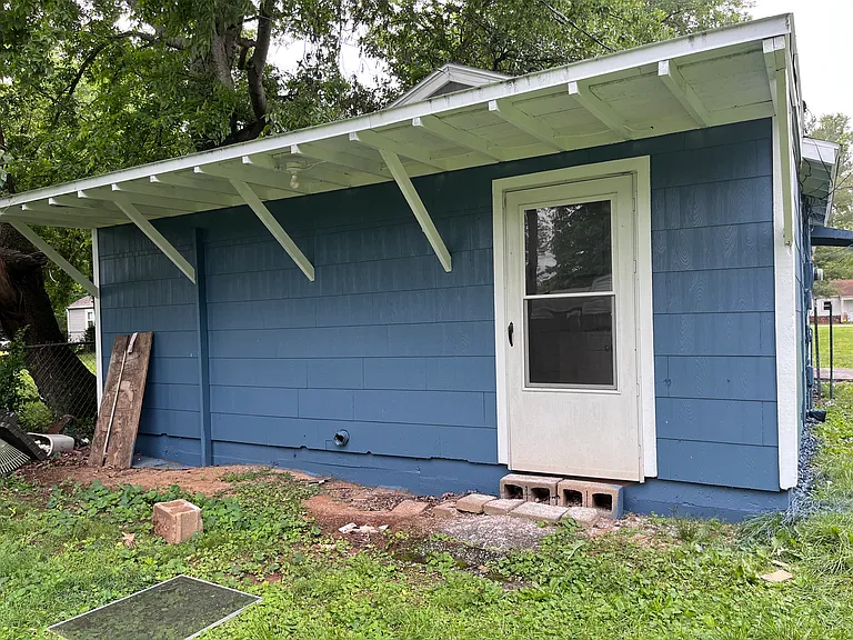 1716 Parkview Dr — Photo 2