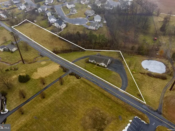 331 Brunners Grove Rd, Reinholds, PA 17569