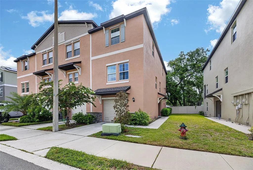 3 bed, 3.0 bath, 1864 sqft, $2,700 — Photo 4
