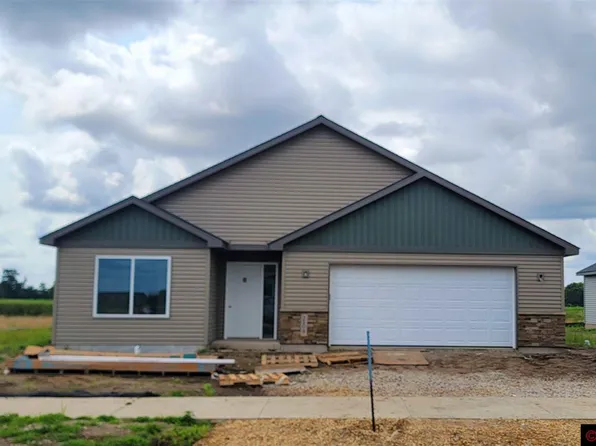 2011 Essler Dr, Saint Peter, MN 56082