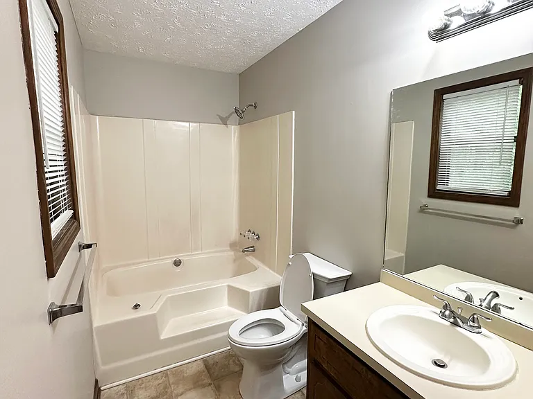 6539 Cedar Mill Cv — Photo 39