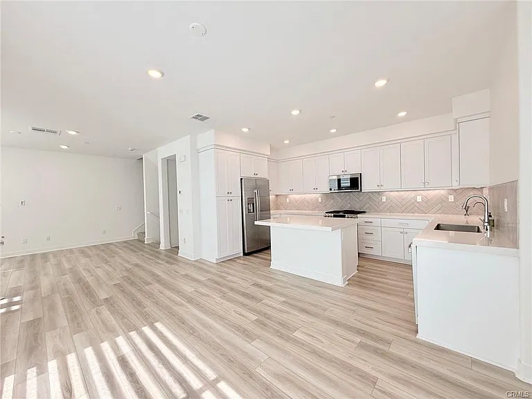1677 W Lincoln Ave #103 — Photo 4