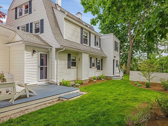 4th image of 17 Traip Avenue