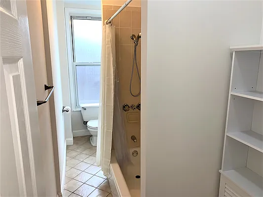 Rented by RealTegrity NY LLC | media 17