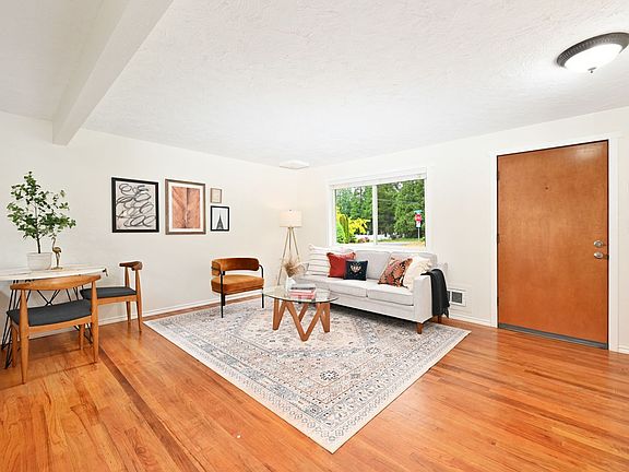 3rd image of 13804 Redmond Way