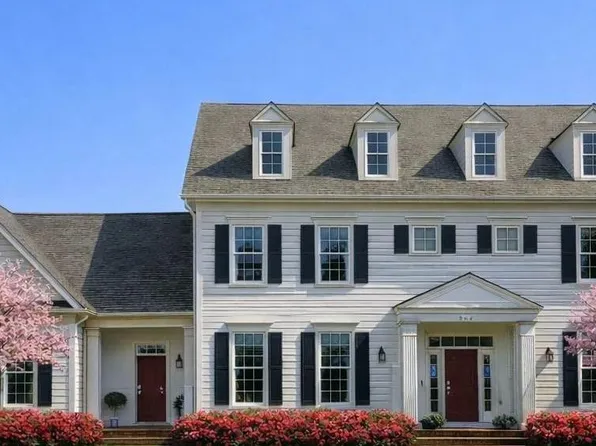 904 Locust St, Herndon, VA 20170