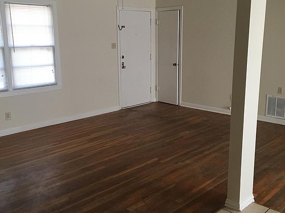 2nd image of 701 Oak Hill Dr