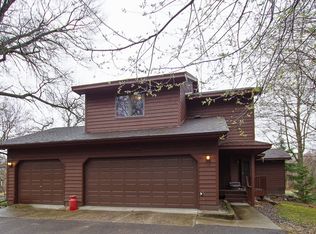 5279 Scathlock Ct, North Branch, MN 55056