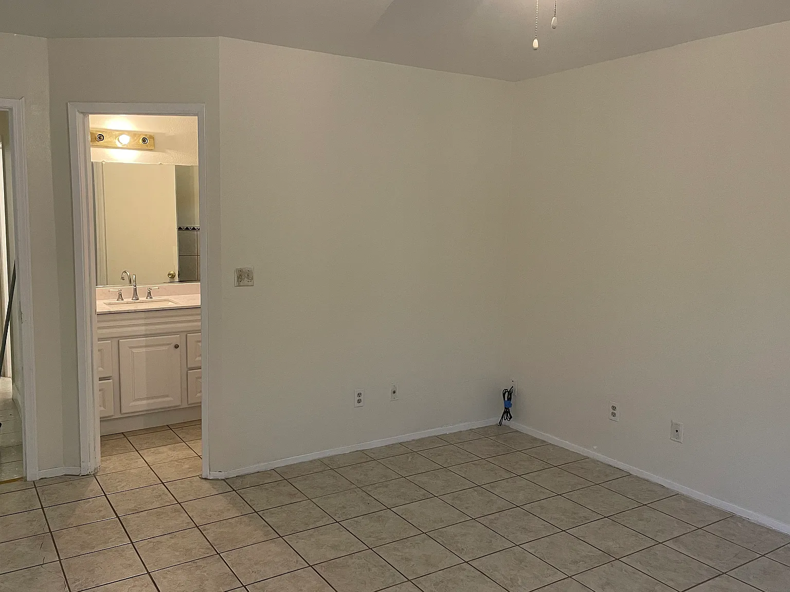 4 bed, 1459 sqft, $2,075 — Photo 2