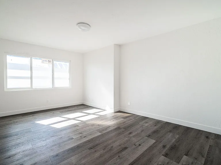 1011 San Julian St #203 — Photo 28